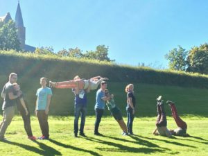 Gruppe der O-Woche (wurde auf der FB-Seite der Uni gepostet) - soll das NTNU-Logo sein