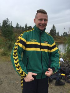 Neuer Trainingsanzug und neue Frisur