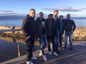 Gruppenfoto am Fjord (Deutscher, Spanier, Pakistani, Holländer, Amerikaner, Bulgare)